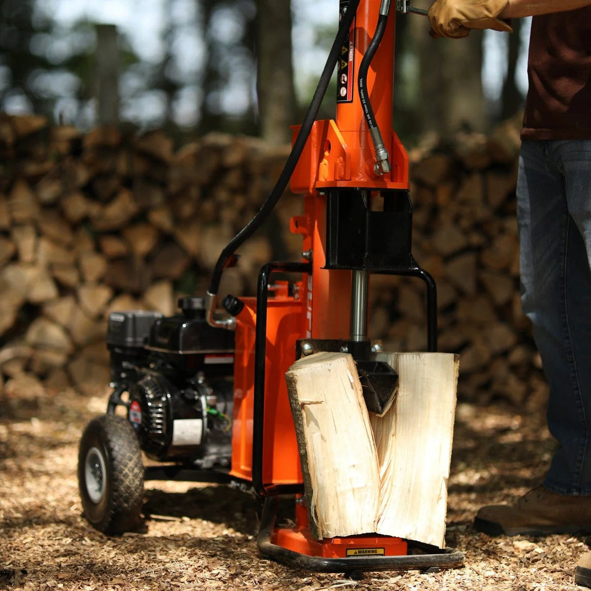 Effortlessly split logs with the Super Handy | 25-Ton Gas Log Splitter, featuring powerful performance and efficiency.